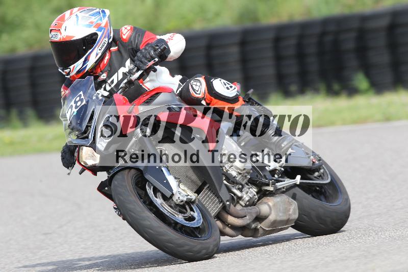 /Archiv-2025/10 23.04.2025 Cornu Master School ADR/gruen-vert/28